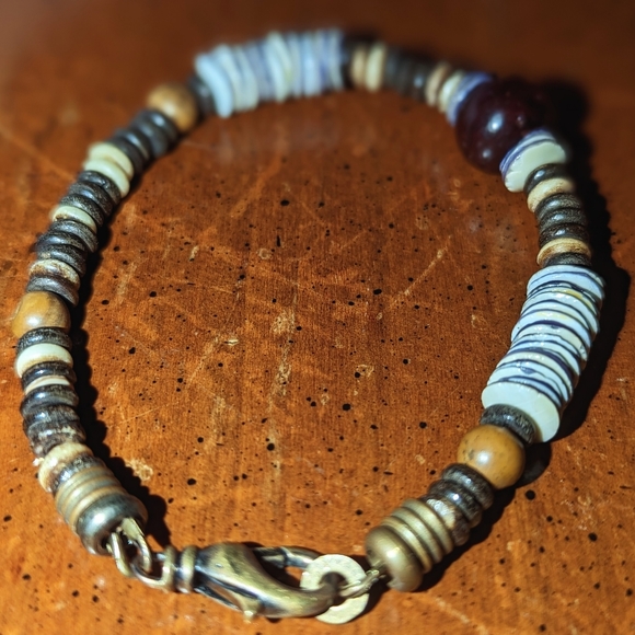 Genuine Shell Bead Bracelet - Picture 2 of 5